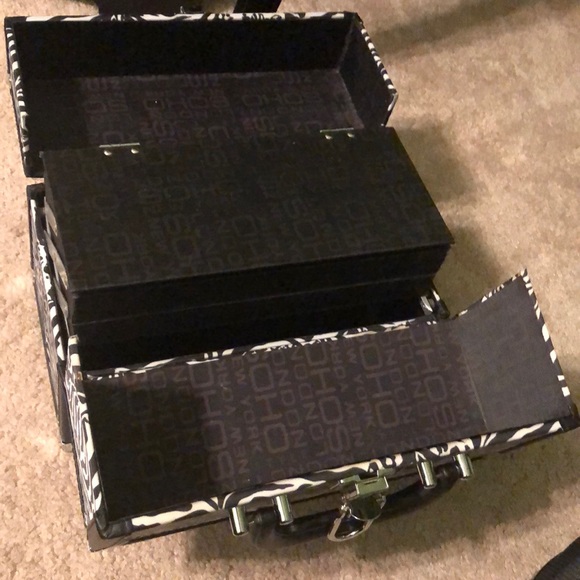 Cosmetic Box - Picture 2 of 4